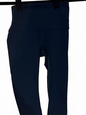 Lulu lemon women’s Navy High-Waist cropped Leggings